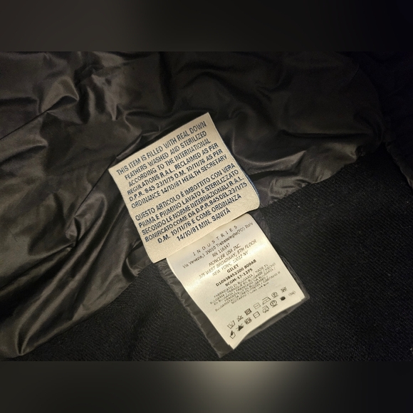 Moncler women navy down vest - Picture 4 of 11